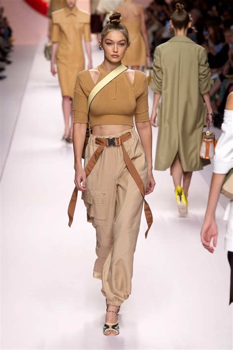 fendi milano fashion week 2019 collezione|Milan Fashion Week: 10 Best Looks From Fendi Spring/Summer .